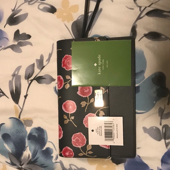 Kate Spade Wristlet - Picture 5 of 6